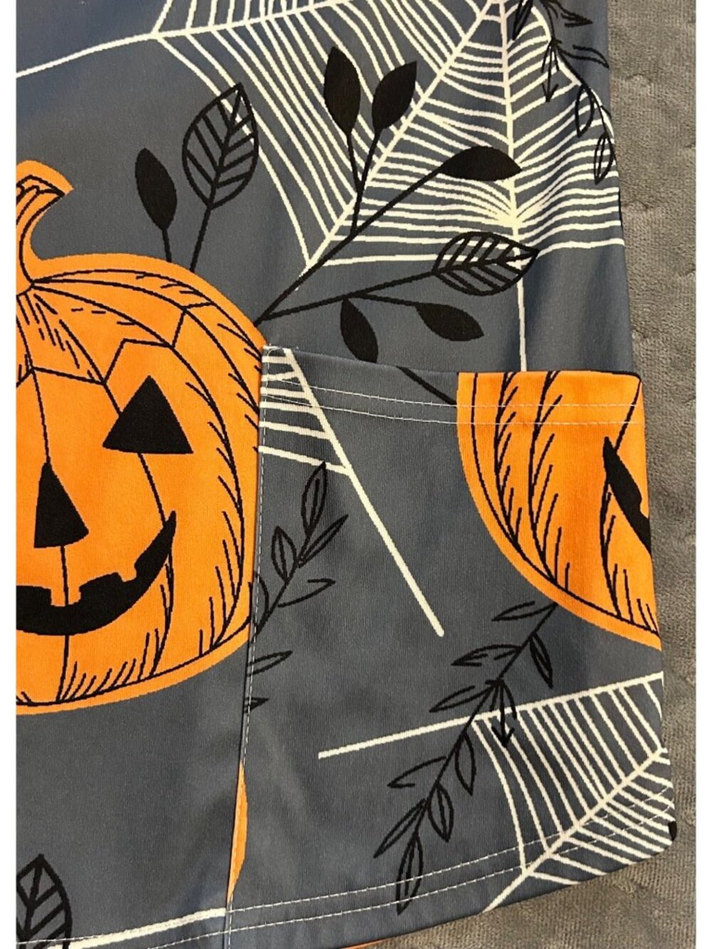 XL Scrub Top Medical Halloween Pumpkin Spider Web V-Neck Short Sleeve 2 Pockets - Picture 4 of 9